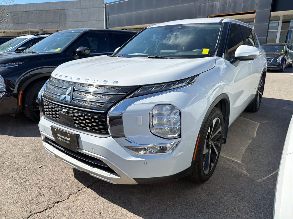 Used 2023 Mitsubishi Outlander SE AWD/4WD image 1