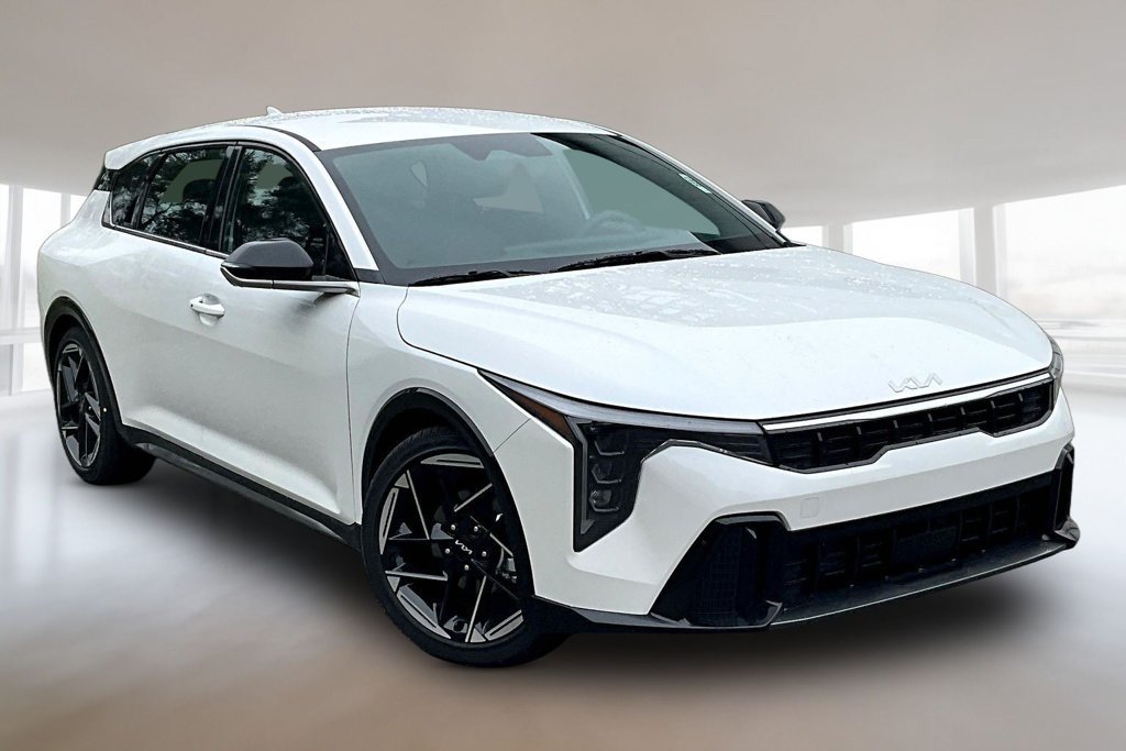 New 2026 Kia K4 GT-Line FWD image 2