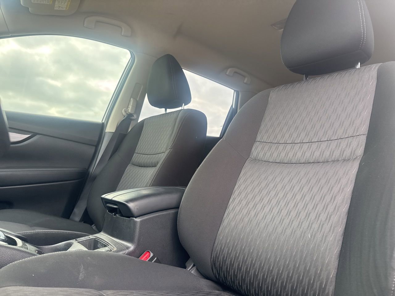 Used 2020 Nissan Rogue SV image 35