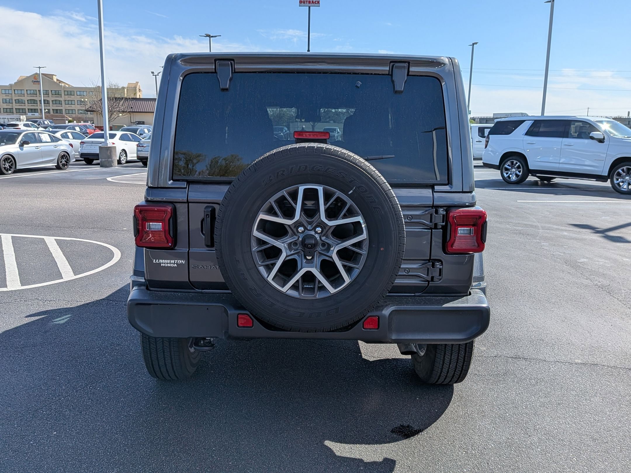 Used 2025 Jeep Wrangler Sahara AWD/4WD image 4