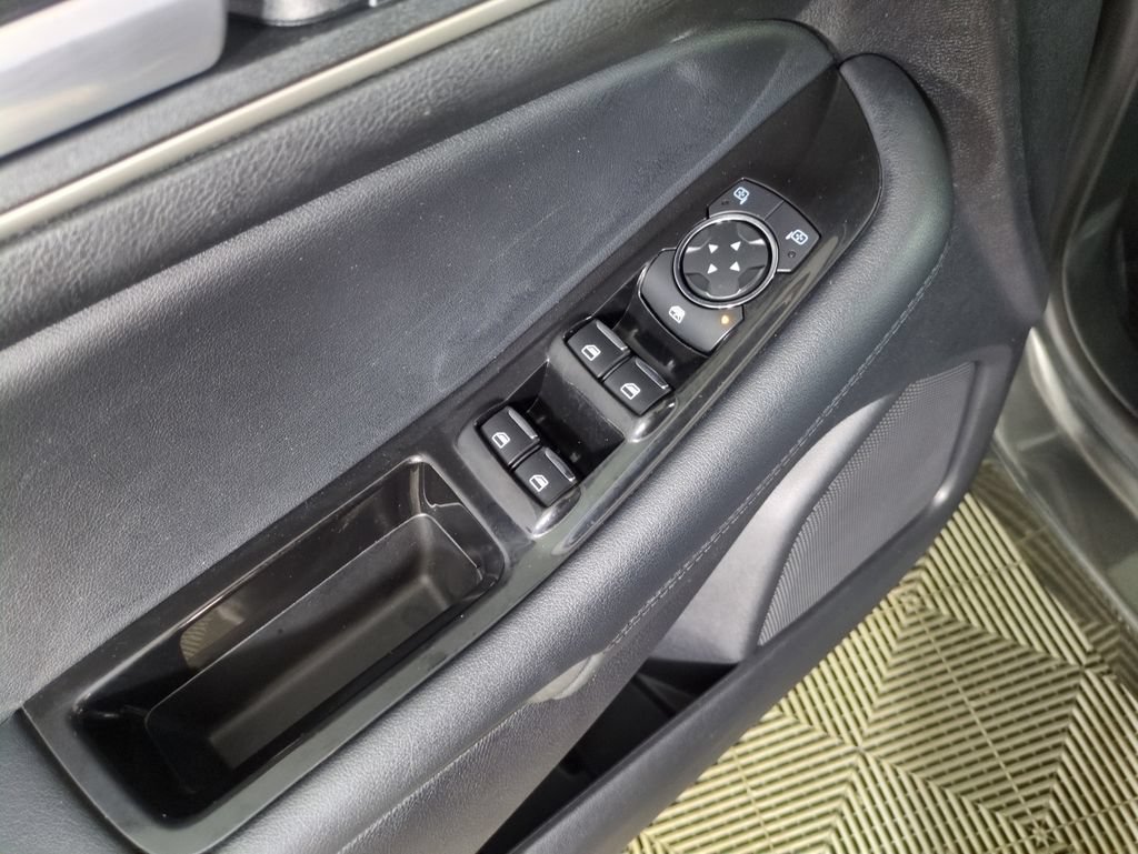 Used 2019 Ford Edge SEL AWD/4WD image 13
