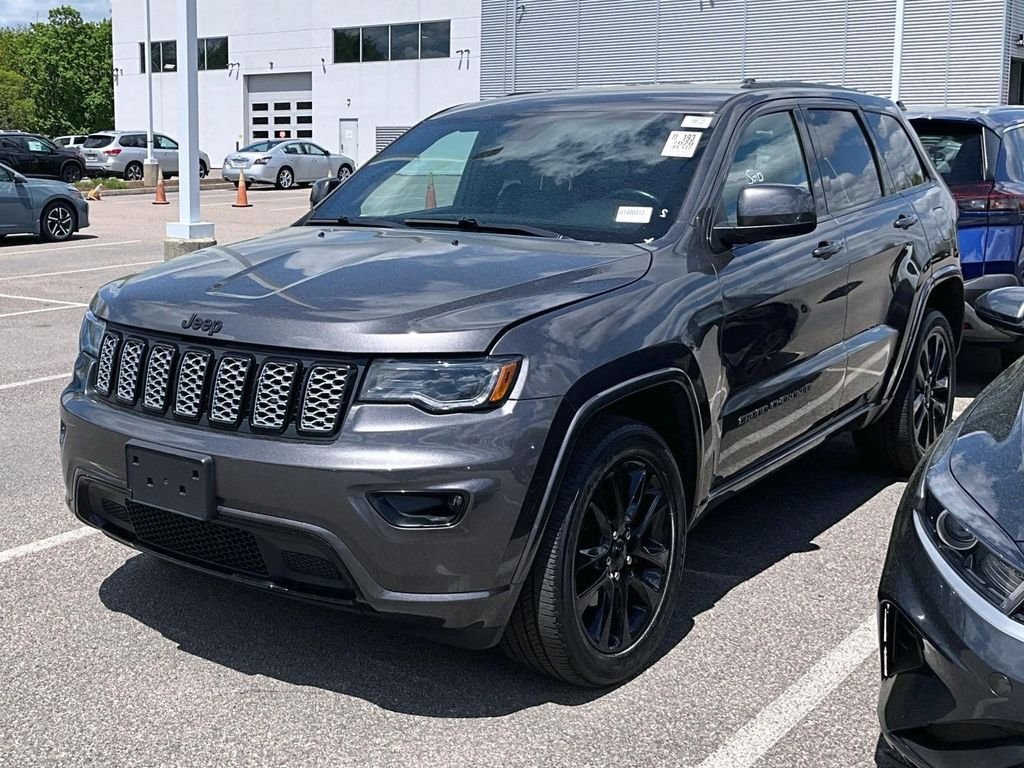 Used 2020 Jeep Grand Cherokee Altitude AWD/4WD image 3