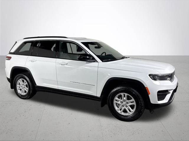 Certified 2025 Jeep Grand Cherokee Laredo w/ MOPAR Finishing Package AWD/4WD image 5