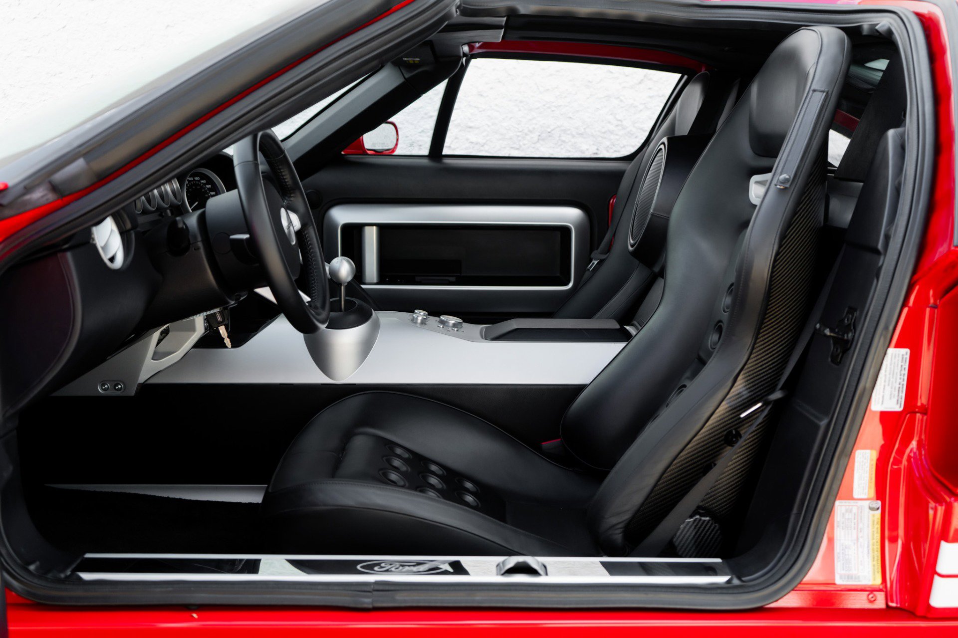 Used 2005 Ford GT RWD image 7