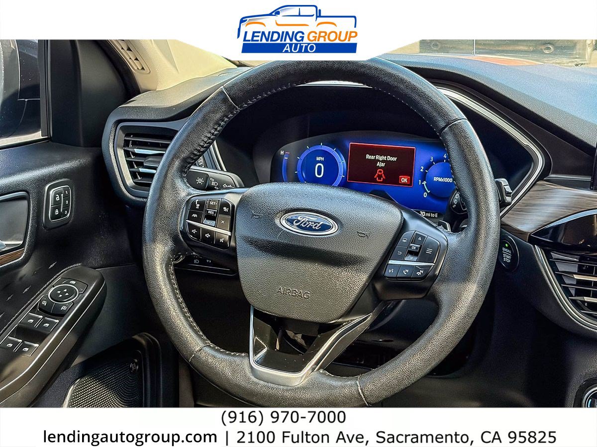 Used 2020 Ford Escape Titanium w/ Titanium Premium Package 2.0 AWD/4WD image 14
