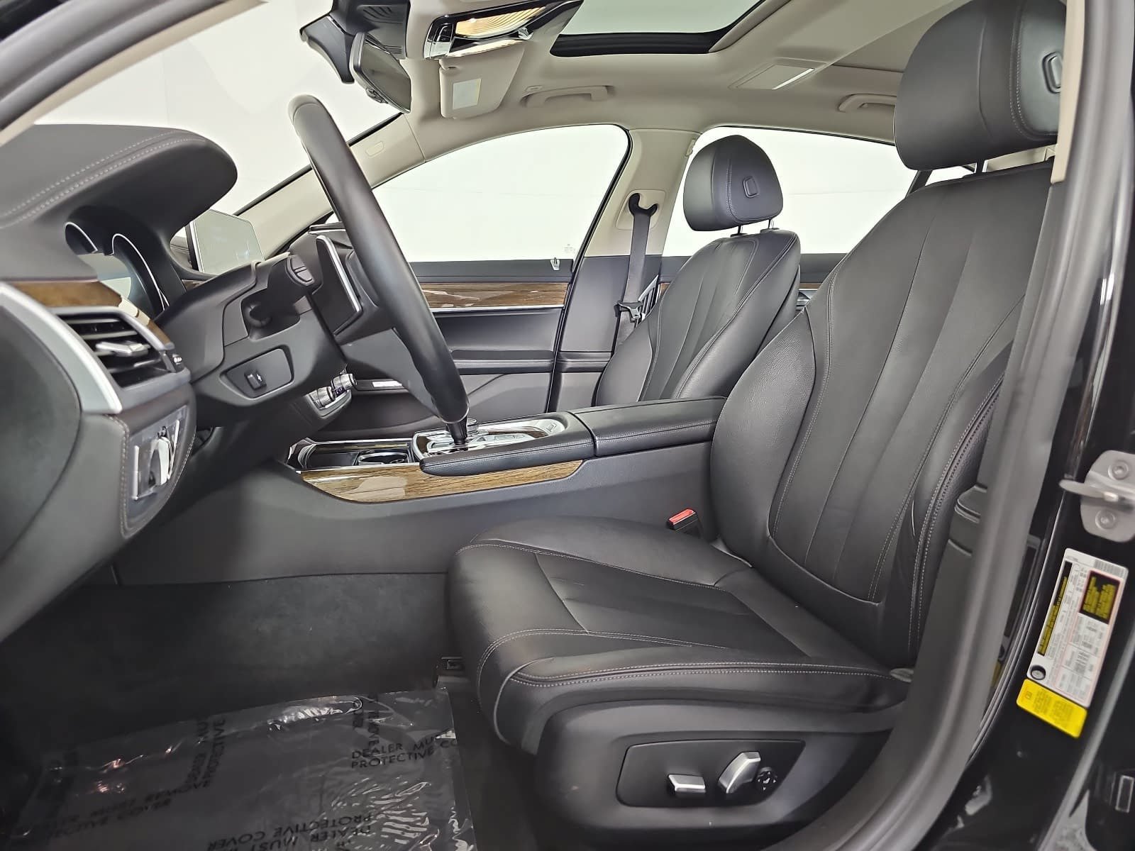Used 2018 BMW 740i w/ Driver Assistance Package RWD image 15