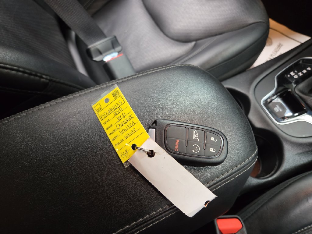 Used 2019 Jeep Cherokee Limited AWD/4WD image 14