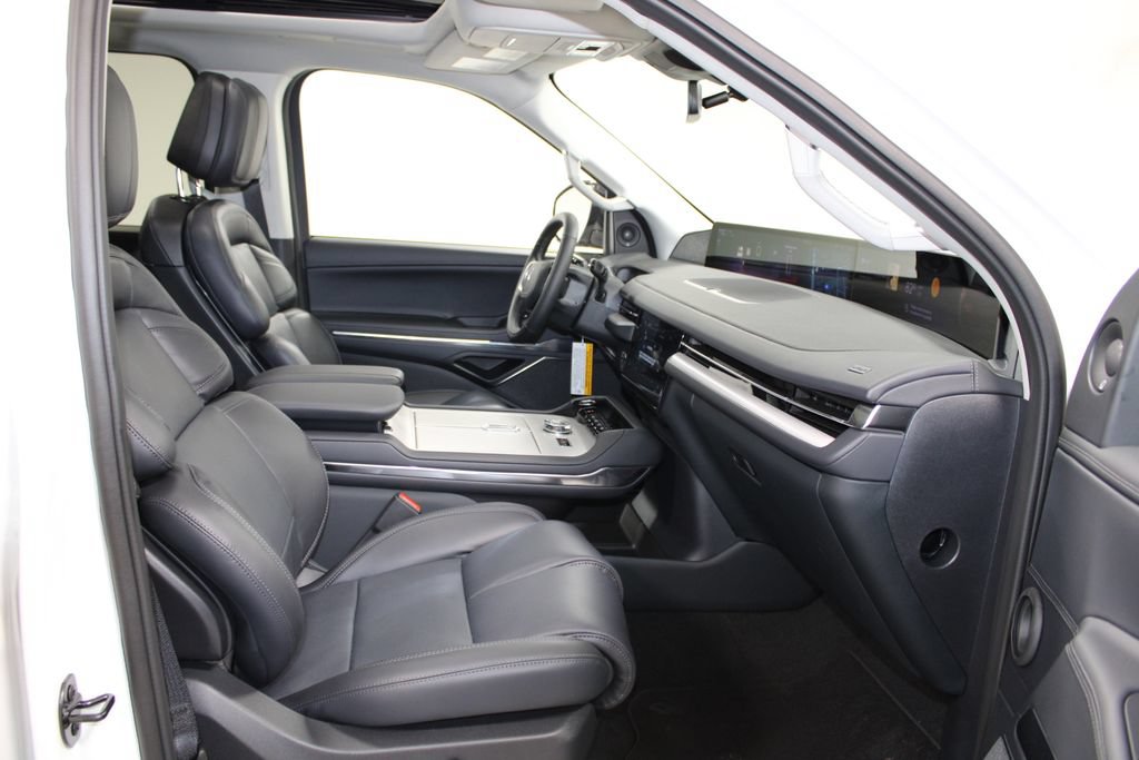 New 2027 Lincoln Navigator Reserve RWD image 30
