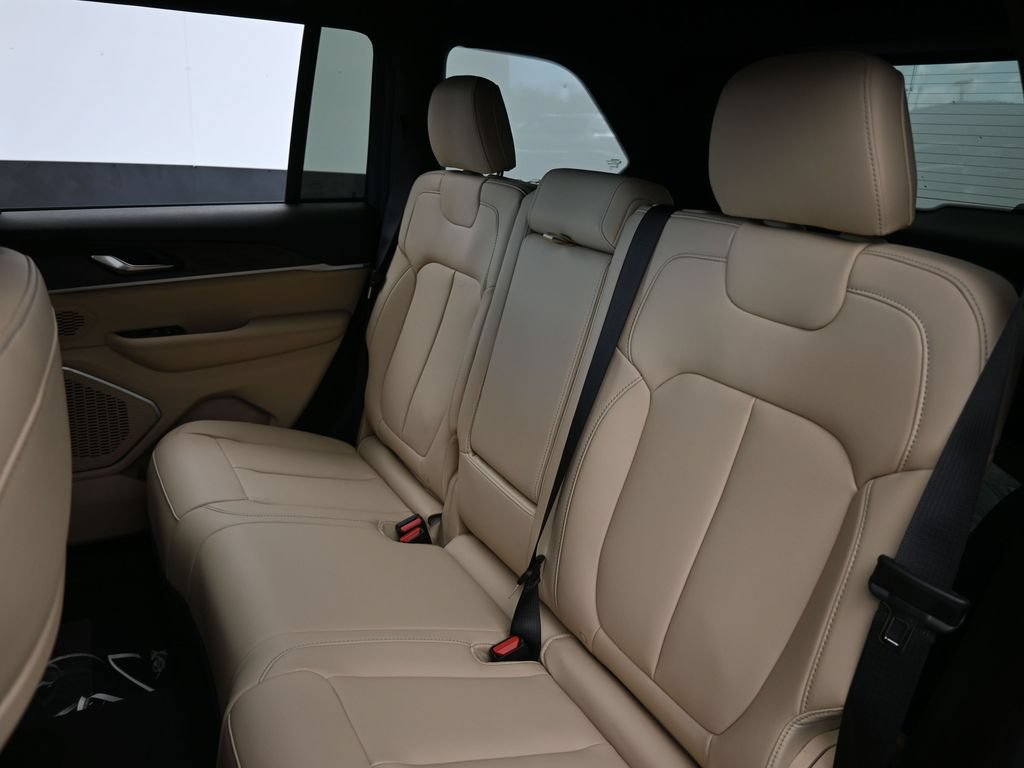 Used 2026 Jeep Grand Cherokee Limited RWD image 26