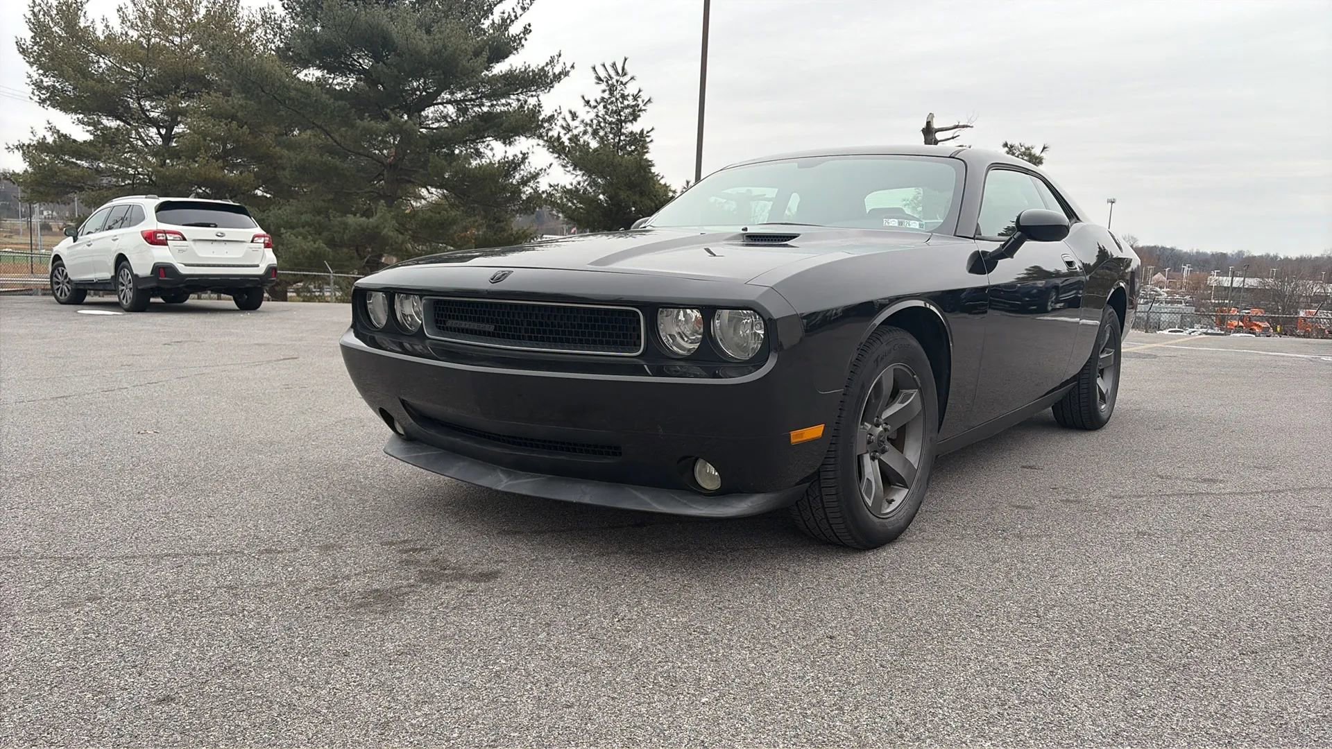 Used 2009 Dodge Challenger SE image 2