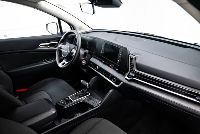 Used 2025 Kia Sportage LX image 15