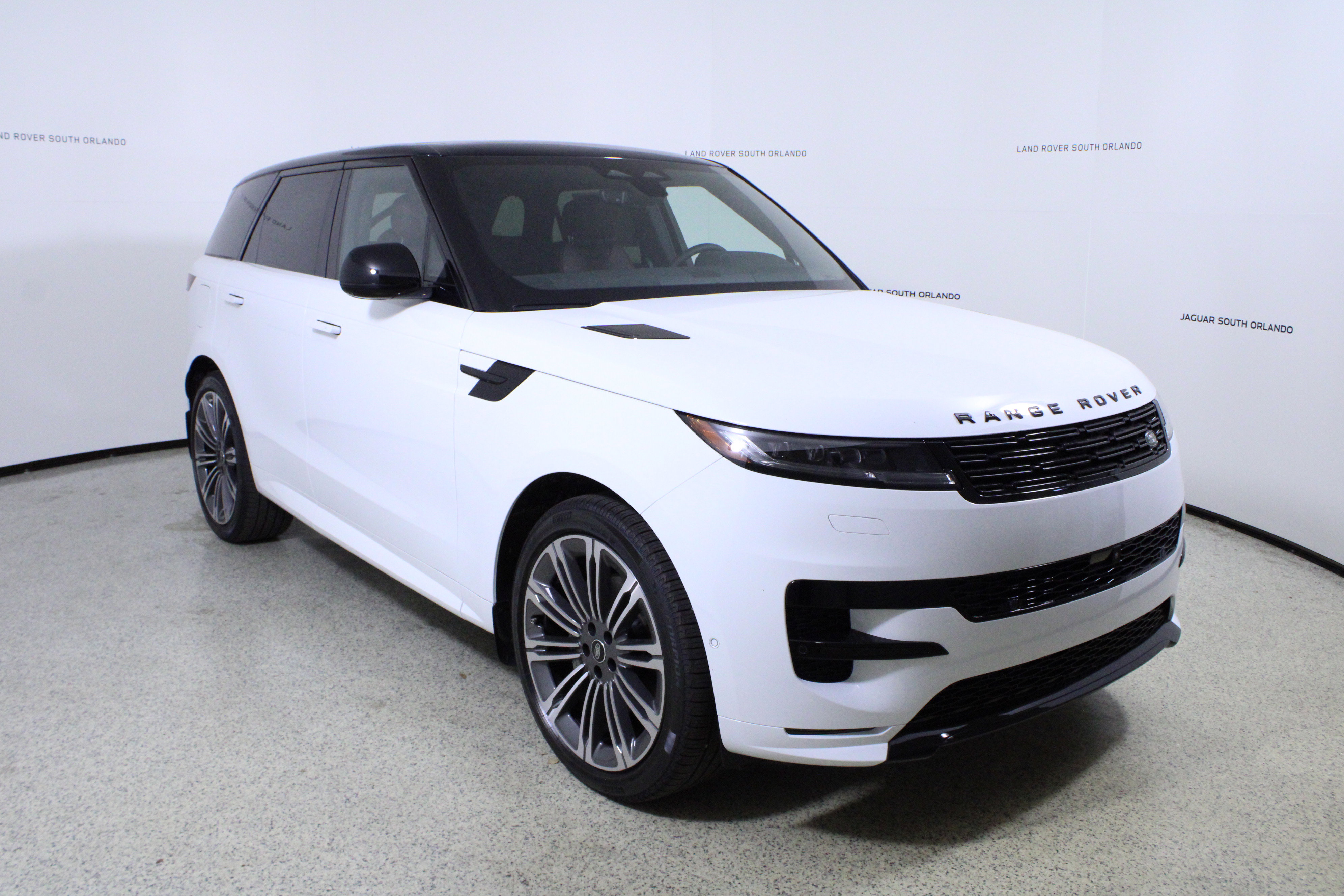 New 2025 Land Rover Range Rover Sport Dynamic SE AWD/4WD image 3