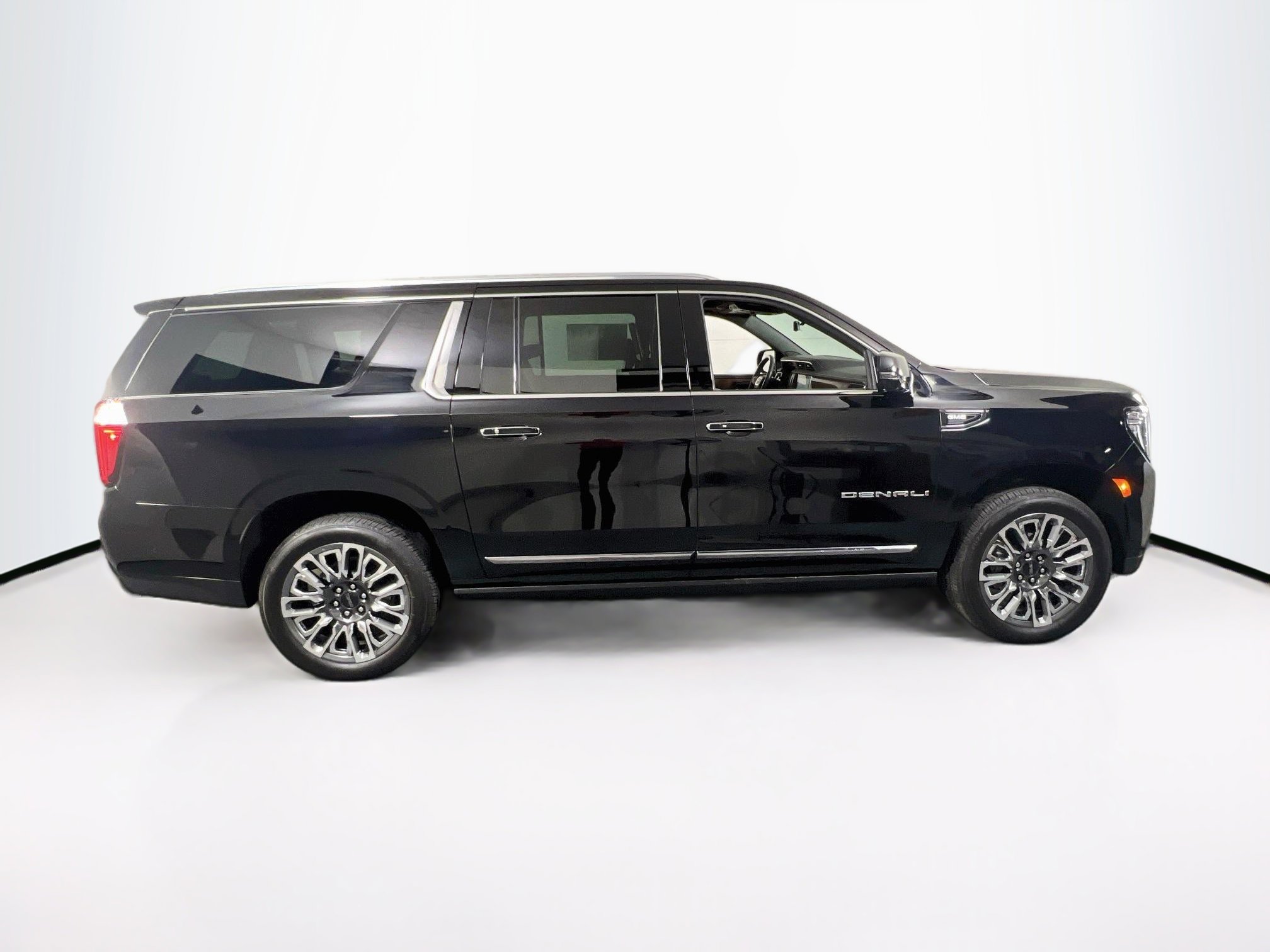 Used 2024 GMC Yukon XL Denali Ultimate image 4