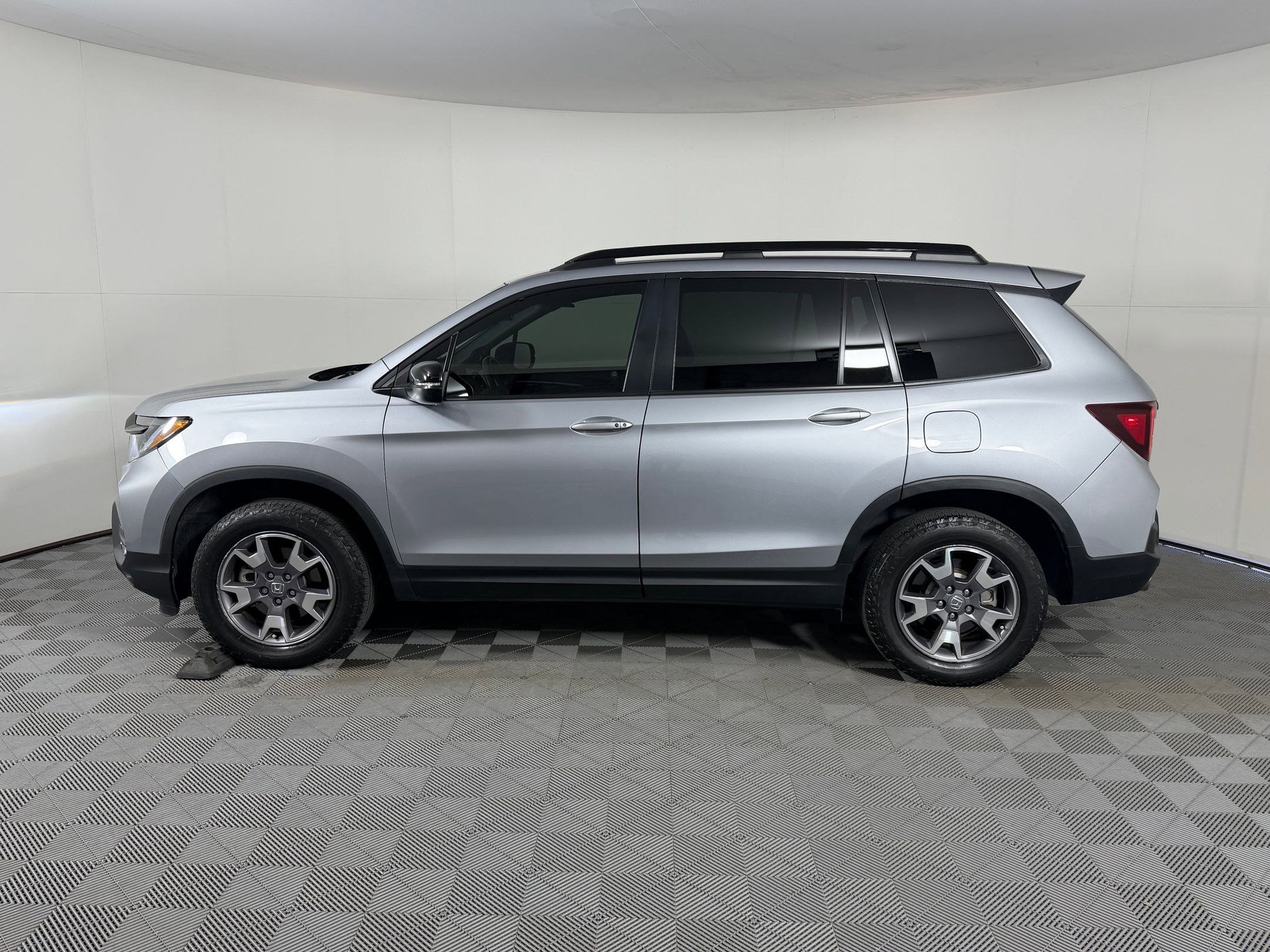 Used 2023 Honda Passport TrailSport image 2