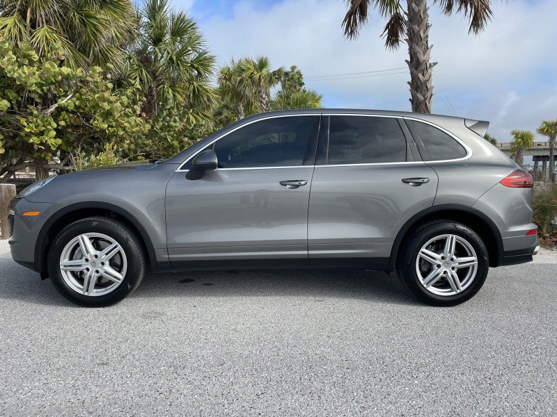 Used 2017 Porsche Cayenne Platinum Edition AWD/4WD image 3