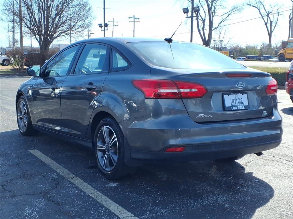 Used 2018 Ford Focus SE w/ SE Appearance Package image 6