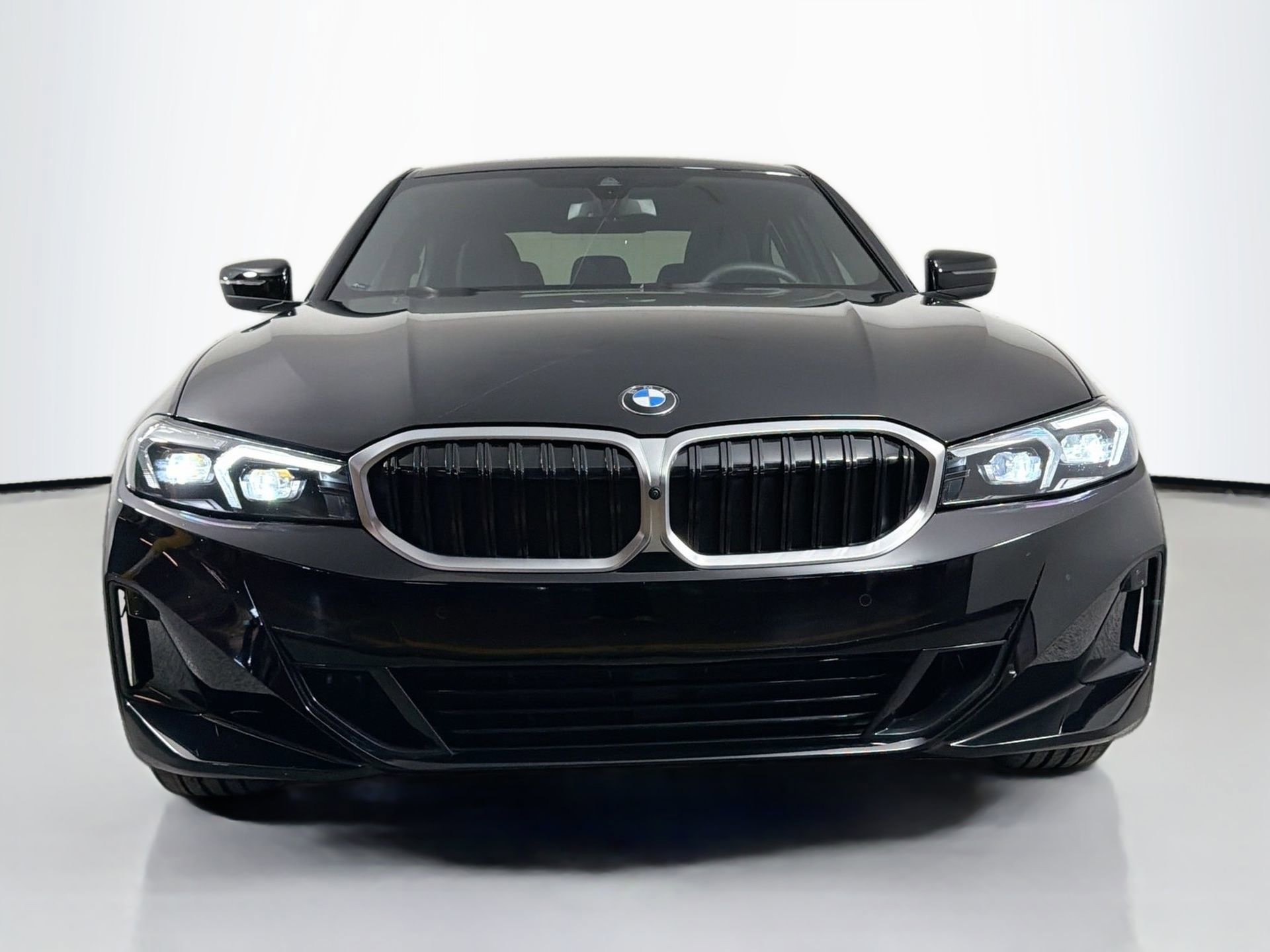 Certified 2025 BMW 330i Sedan w/ Convenience Package image 3