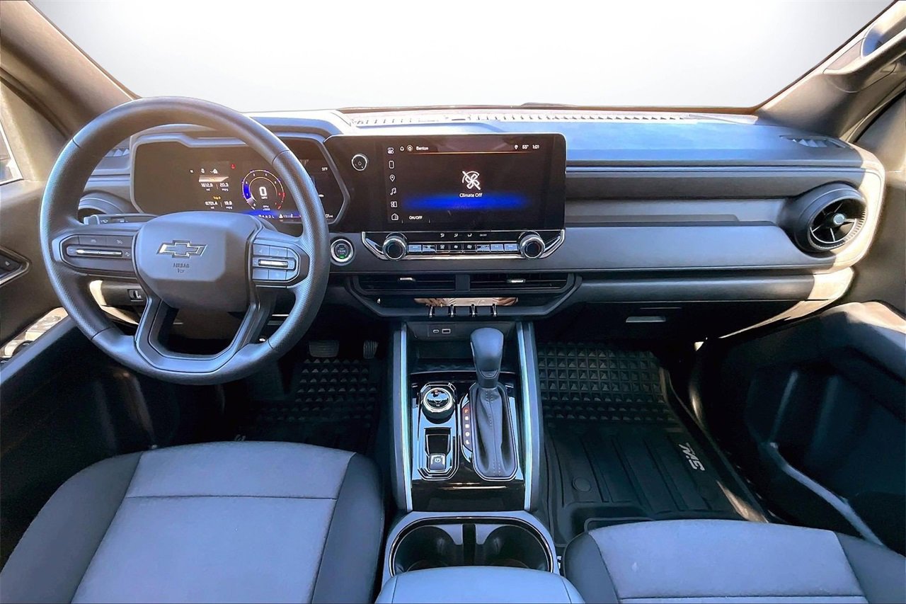 Used 2025 Chevrolet Colorado Trail Boss image 15