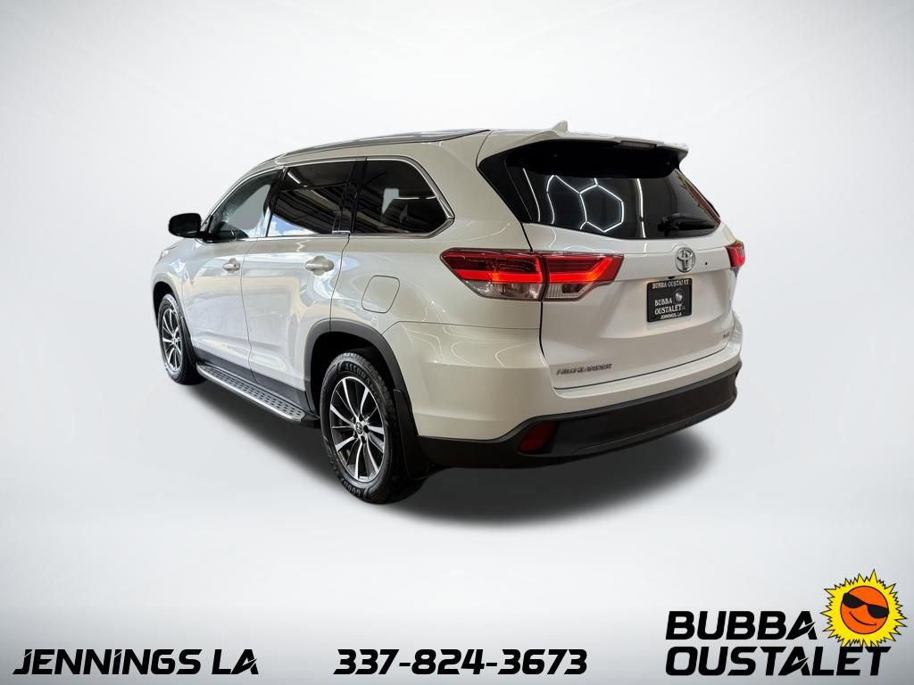 Used 2019 Toyota Highlander XLE FWD image 6