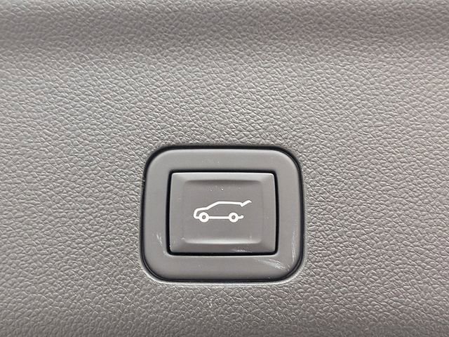 Used 2024 GMC Yukon XL Denali AWD/4WD image 13