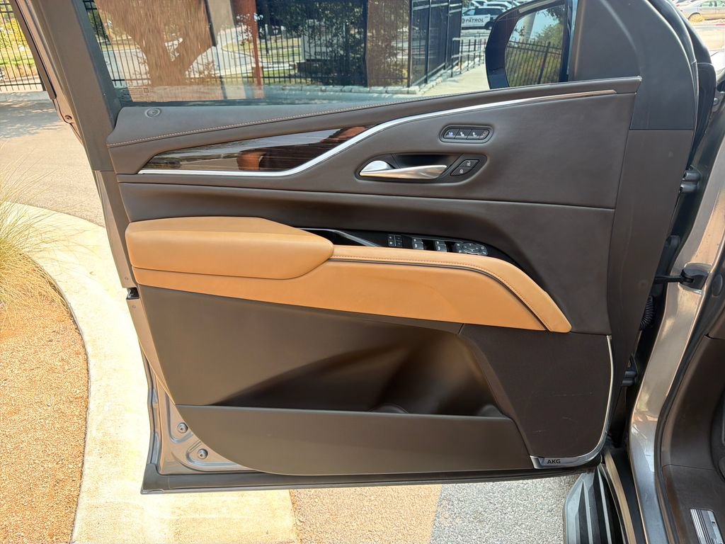 Used 2021 Cadillac Escalade Premium Luxury AWD/4WD image 21