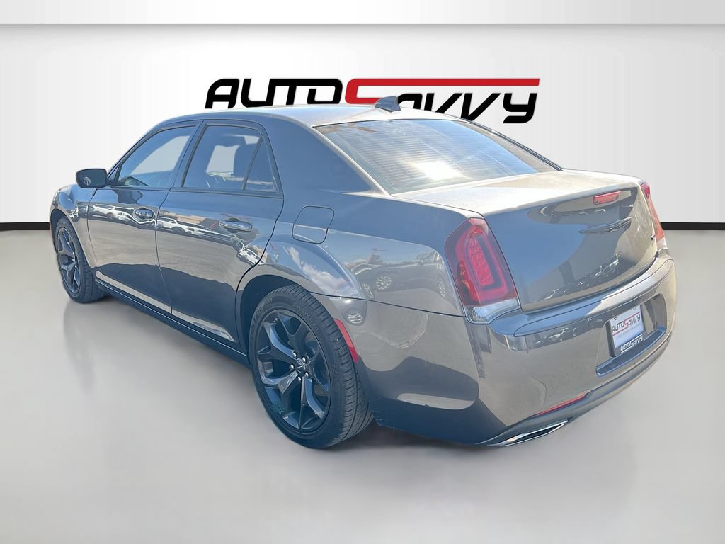 Used 2022 Chrysler 300 Touring w/ Sport Appearance Package RWD image 5