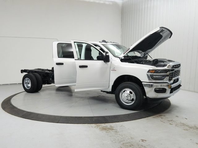 New 2026 RAM 3500 Tradesman w/ Chrome Appearance Group A AWD/4WD image 9
