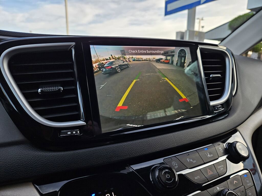 Used 2024 Chrysler Pacifica Touring-L image 28