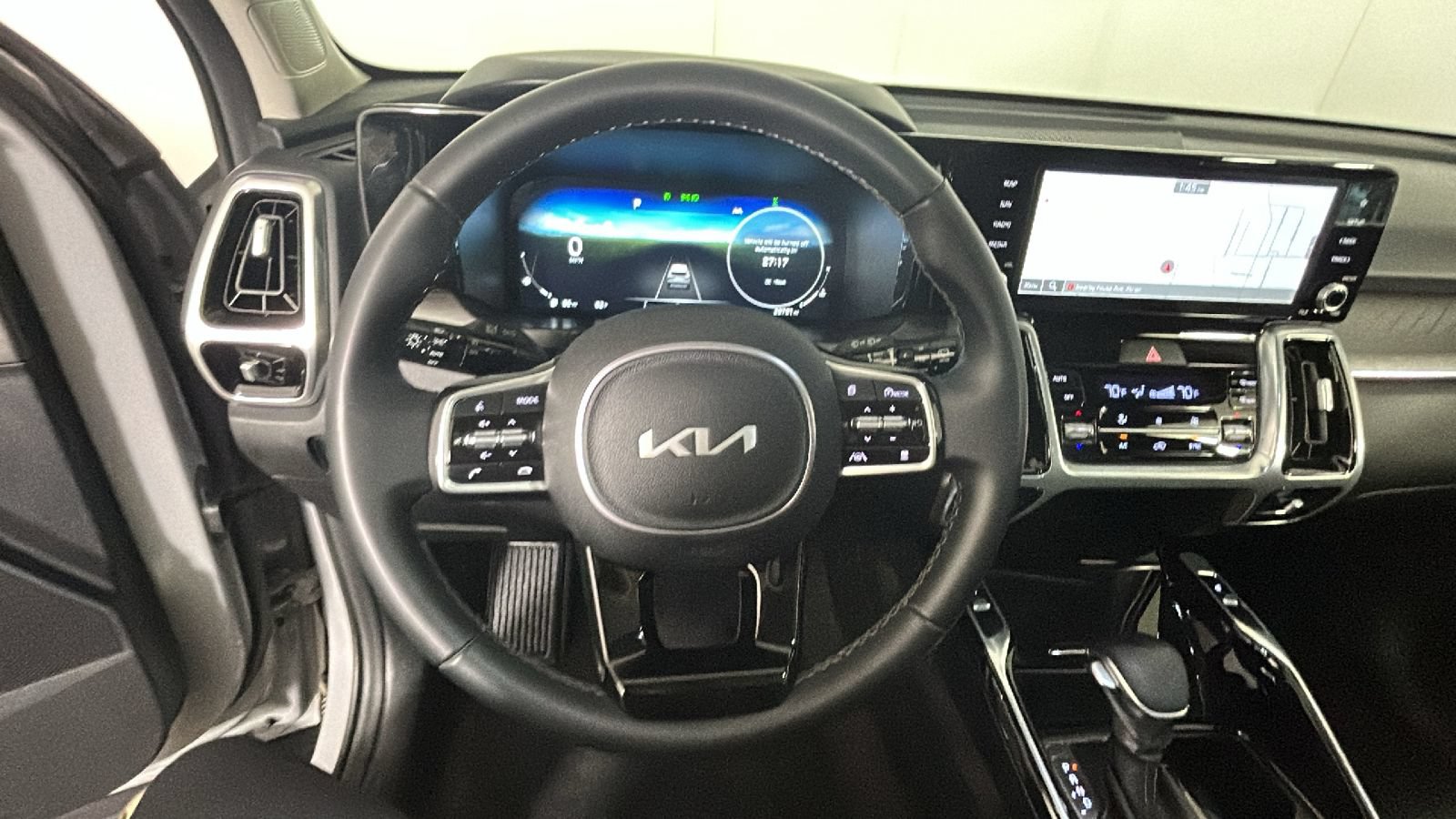 Used 2023 Kia Sorento SX AWD/4WD image 18
