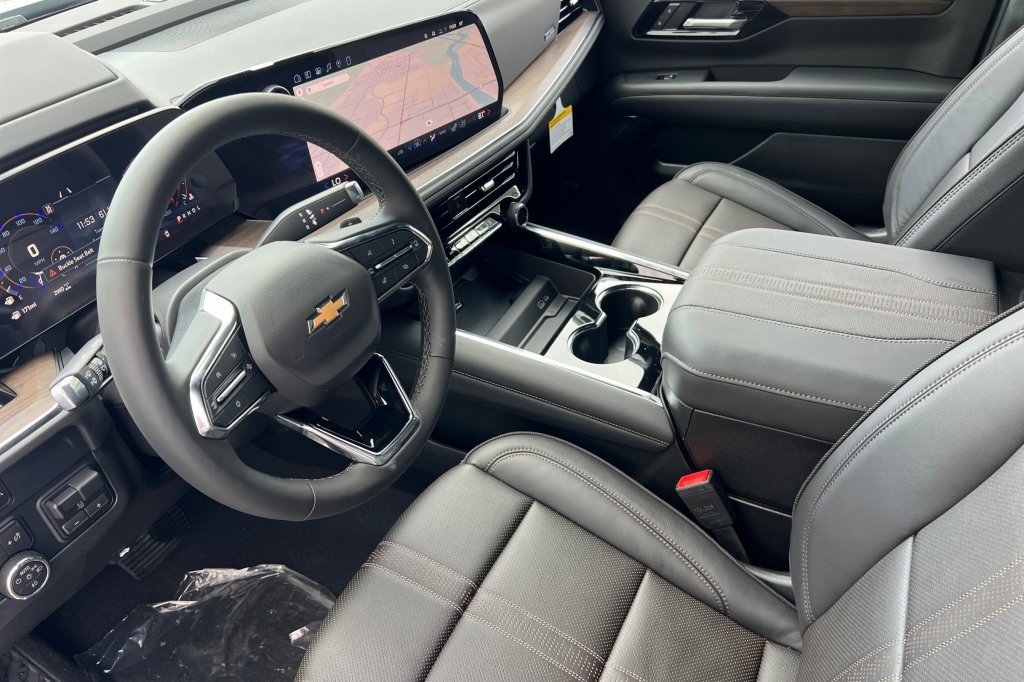 New 2026 Chevrolet Suburban High Country image 7