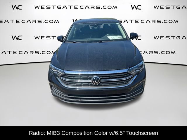 Used 2022 Volkswagen Jetta SE image 2