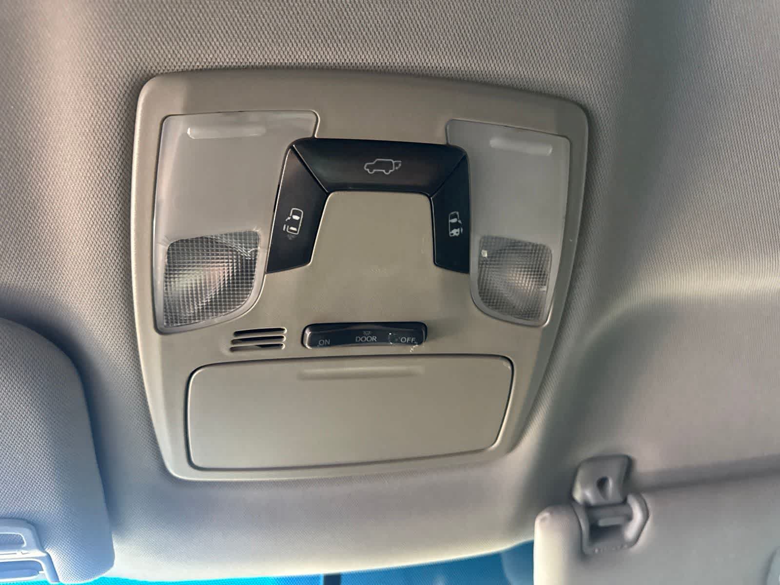 Used 2015 Toyota Sienna SE FWD image 25
