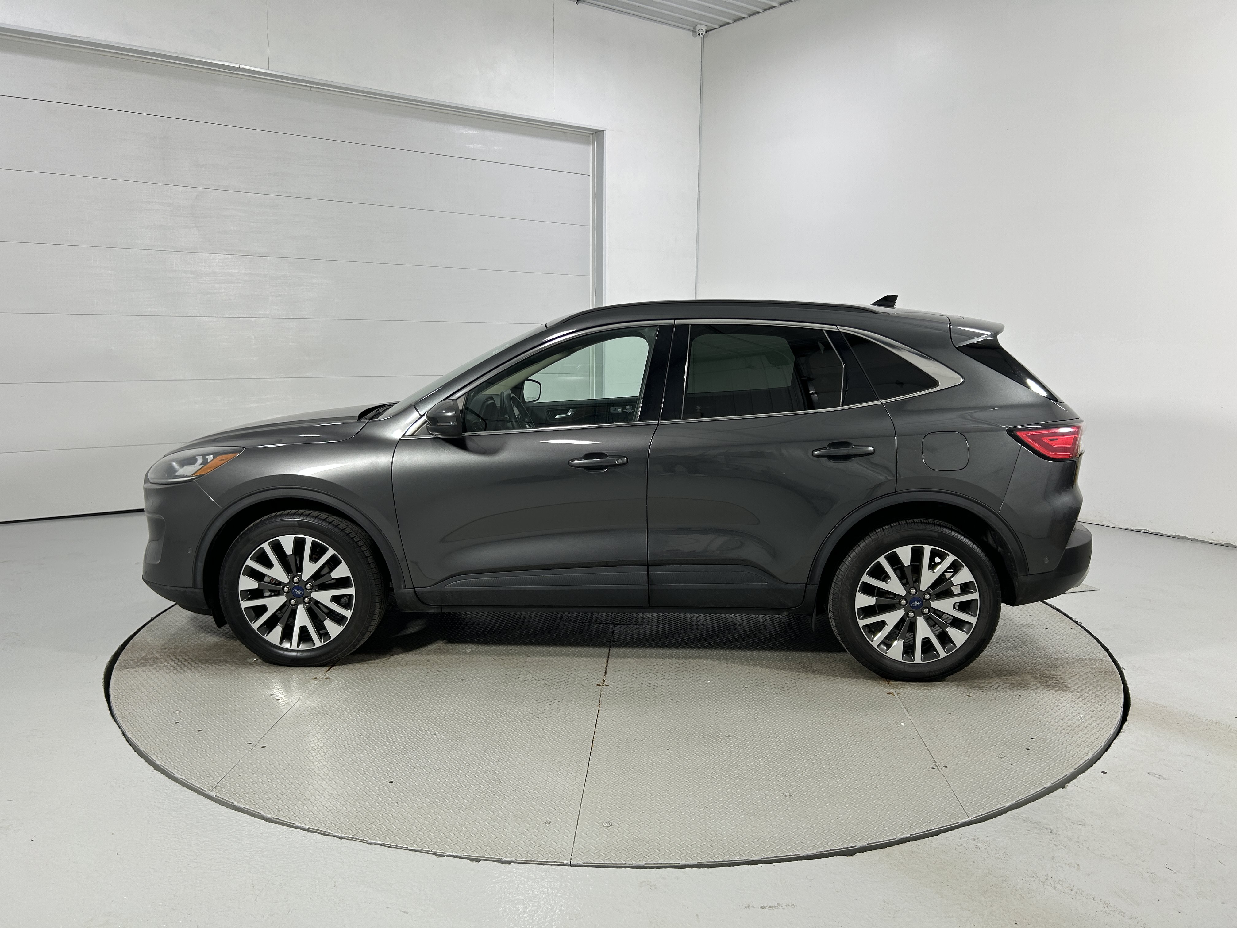 Used 2020 Ford Escape Titanium AWD/4WD image 21