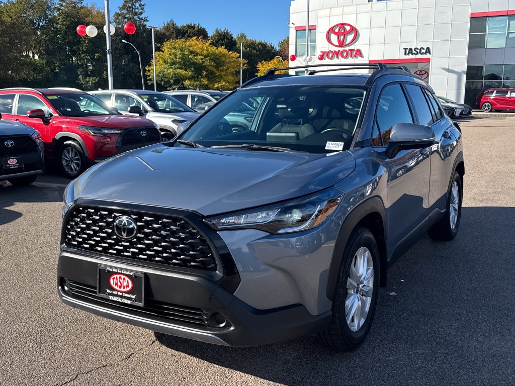 Used 2022 Toyota Corolla Cross LE w/ Moonroof Package AWD/4WD image 3