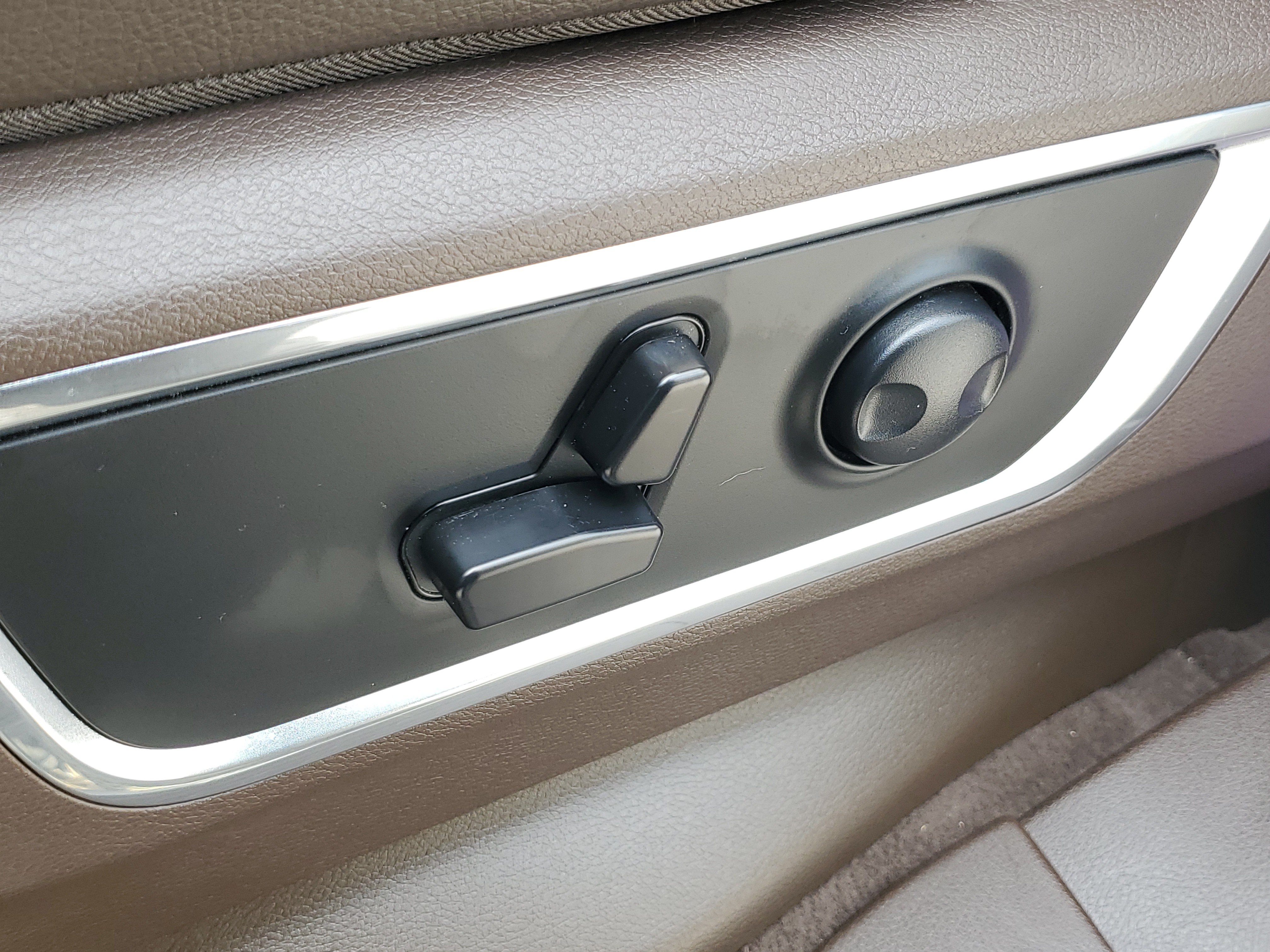 Used 2025 RAM 1500 Laramie AWD/4WD image 18