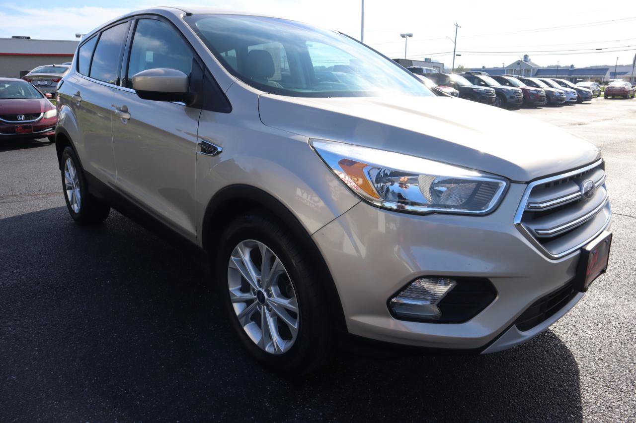 Used 2017 Ford Escape SE FWD image 29