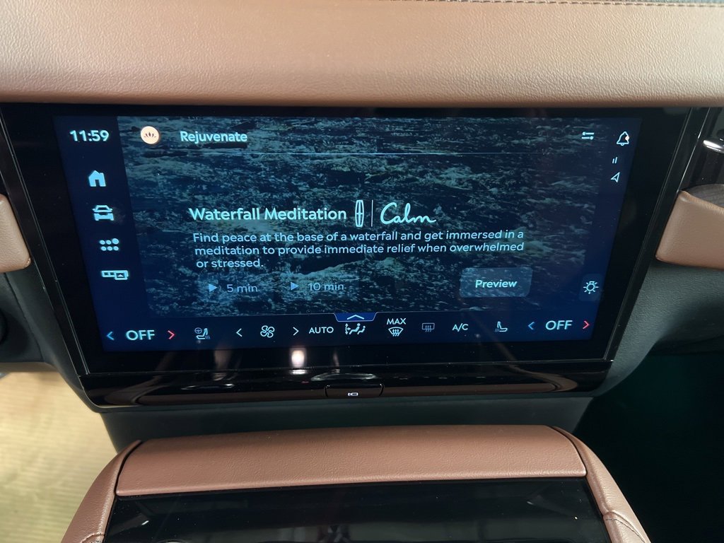 Used 2025 Lincoln Navigator Reserve image 11