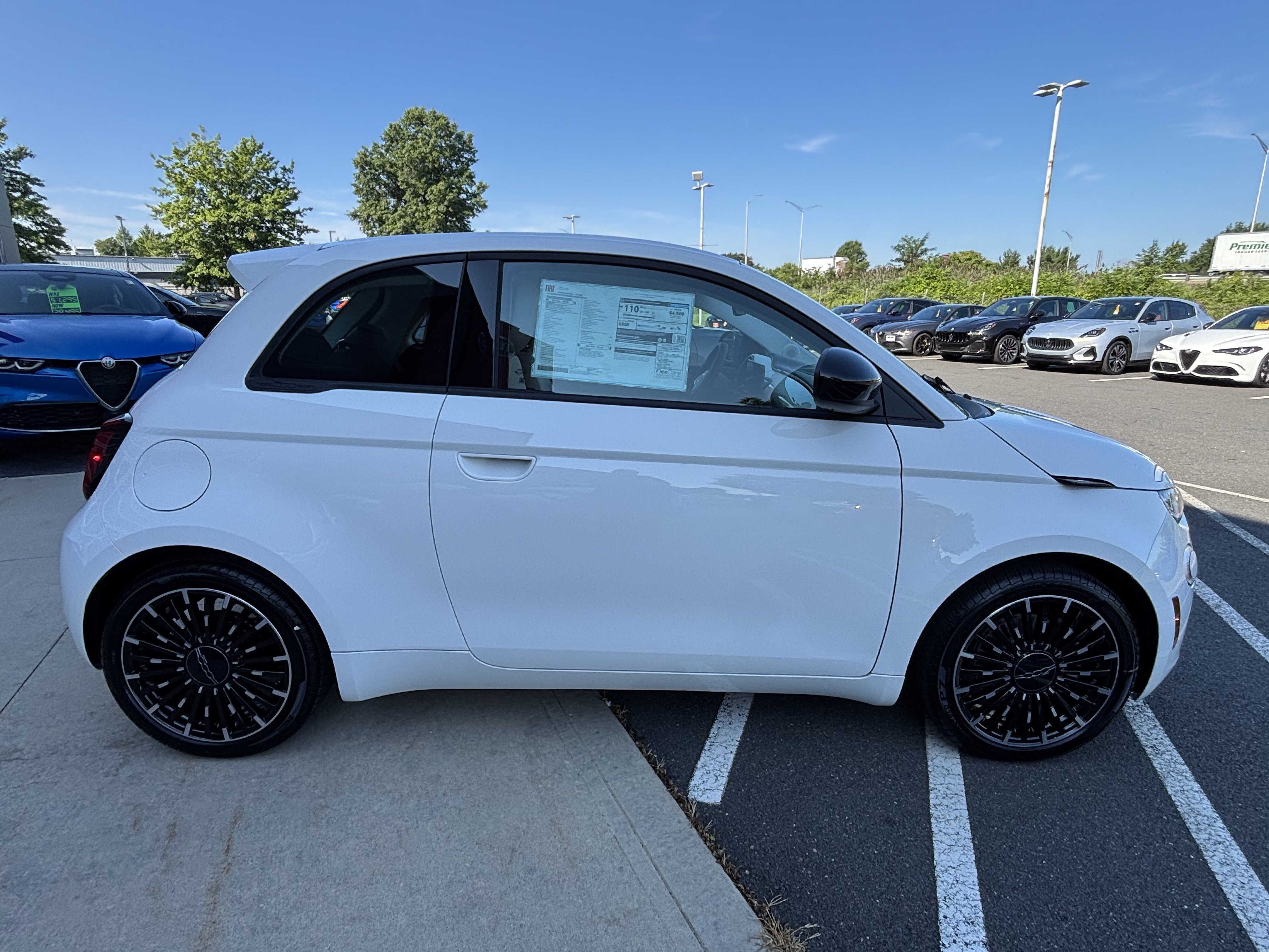 New 2026 FIAT 500 e w/ Comfort Group FWD image 8
