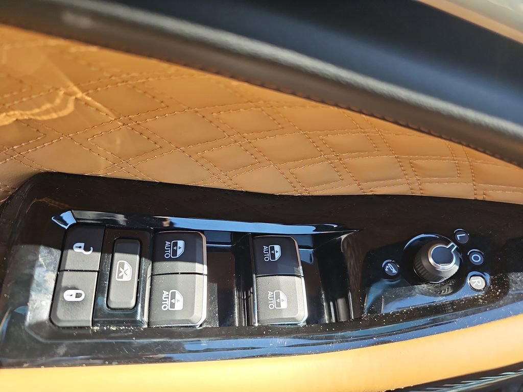 Certified 2022 Jeep Grand Cherokee Summit w/ Adv Protech Group IV image 29