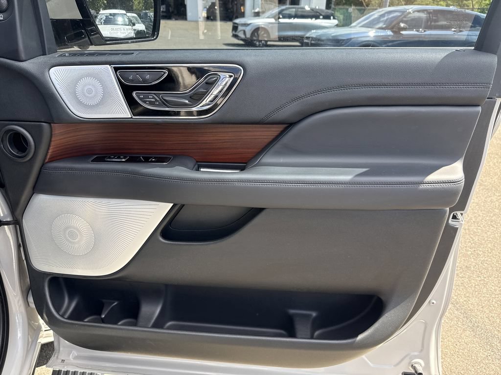 Certified 2023 Lincoln Navigator L Reserve AWD/4WD image 17