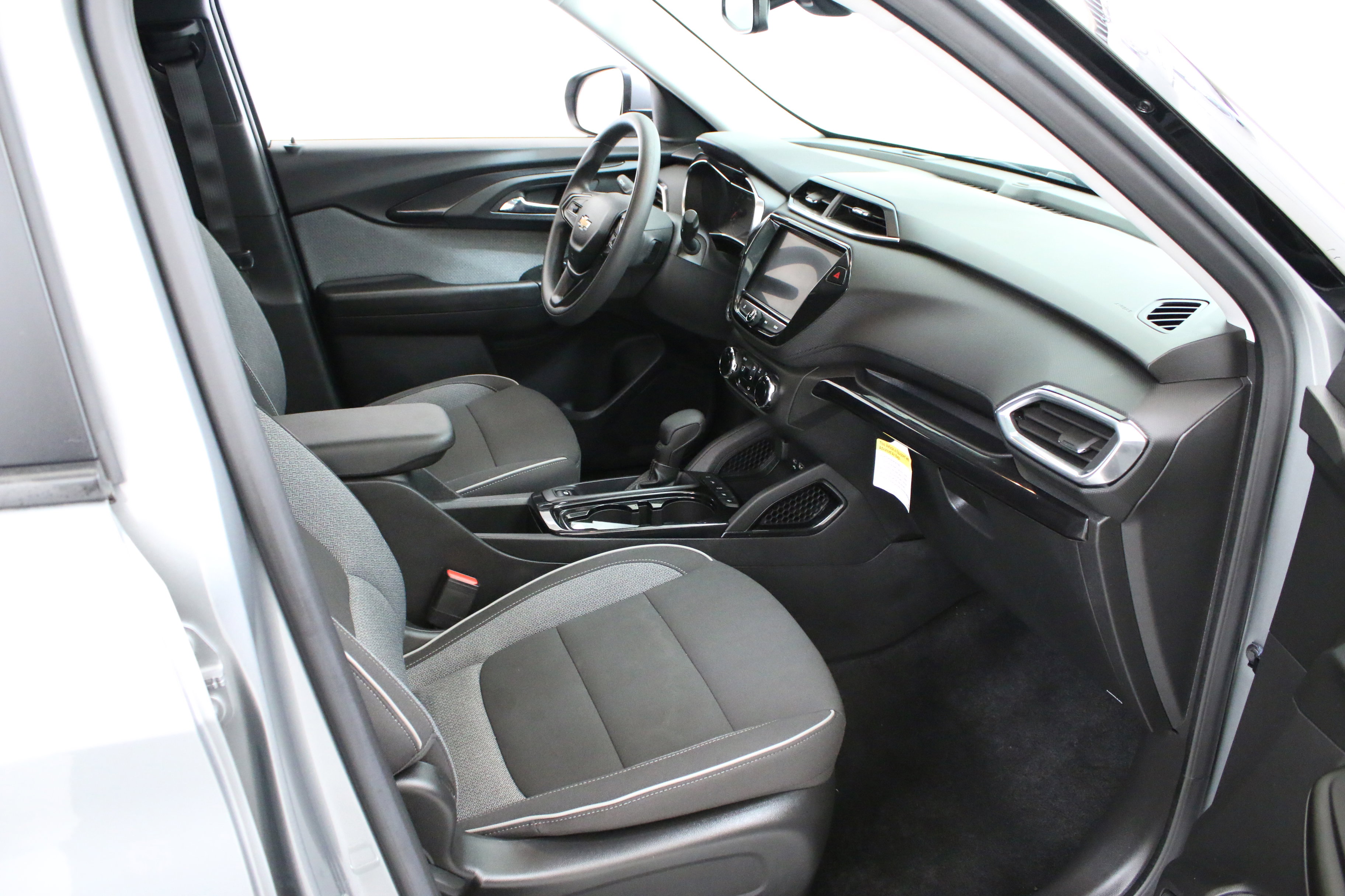 Certified 2023 Chevrolet TrailBlazer LT w/ Convenience Package FWD image 28