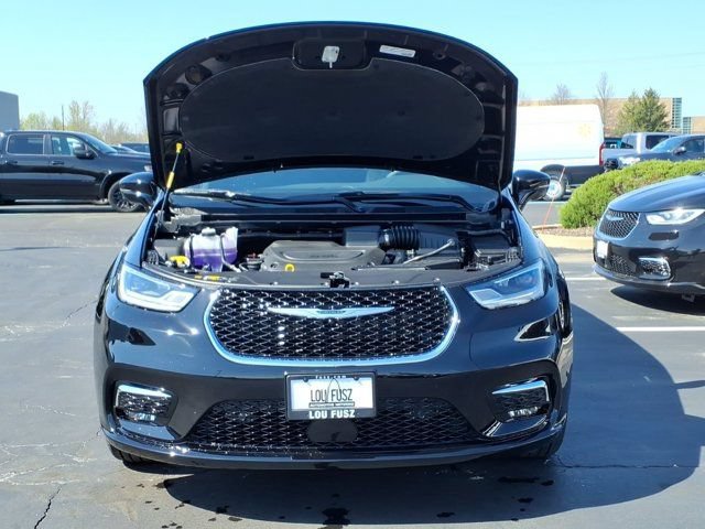 New 2026 Chrysler Pacifica Select AWD/4WD image 25