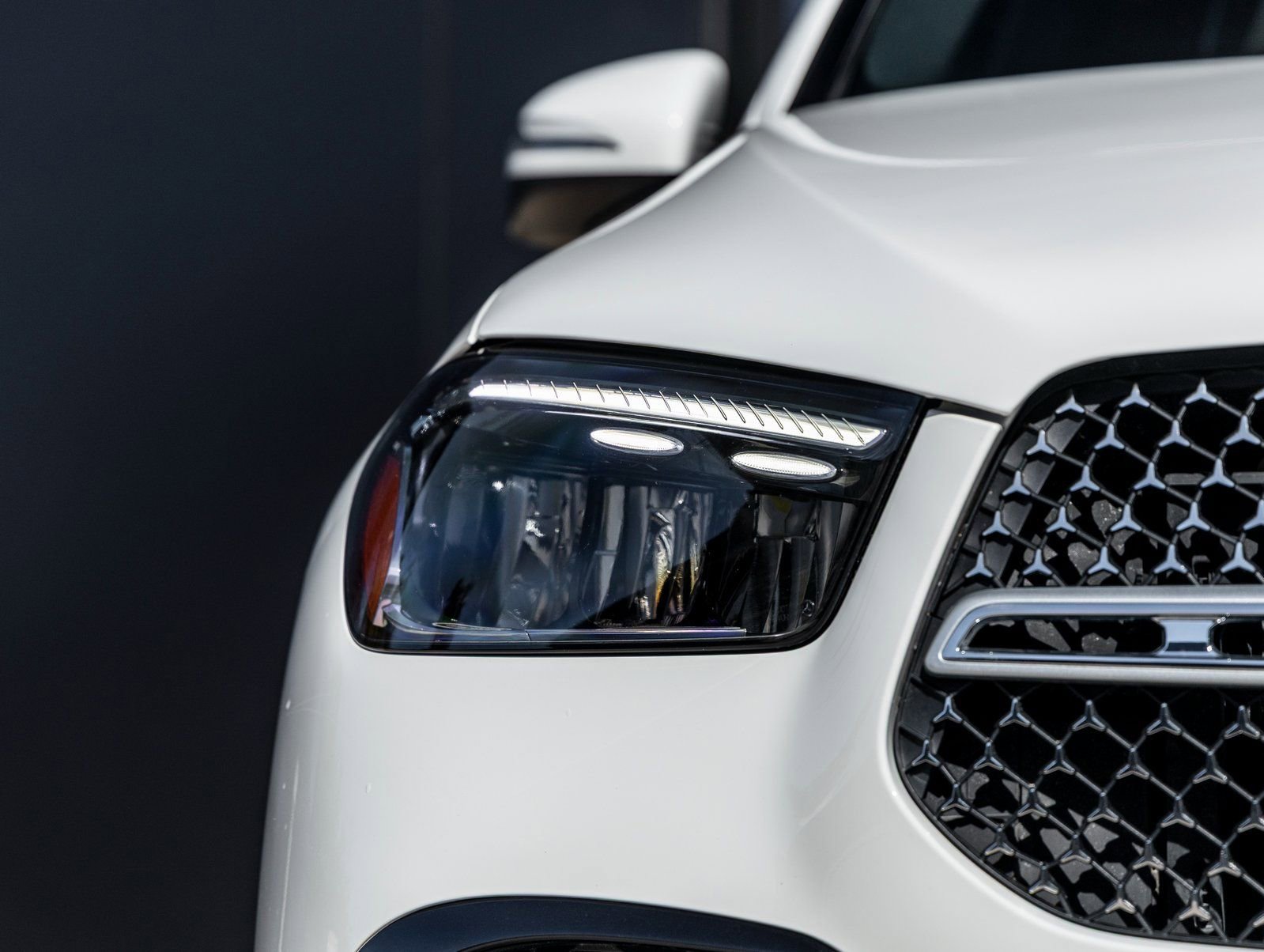 Used 2024 Mercedes-Benz GLE 450 4MATIC w/ AMG Line Exterior image 16