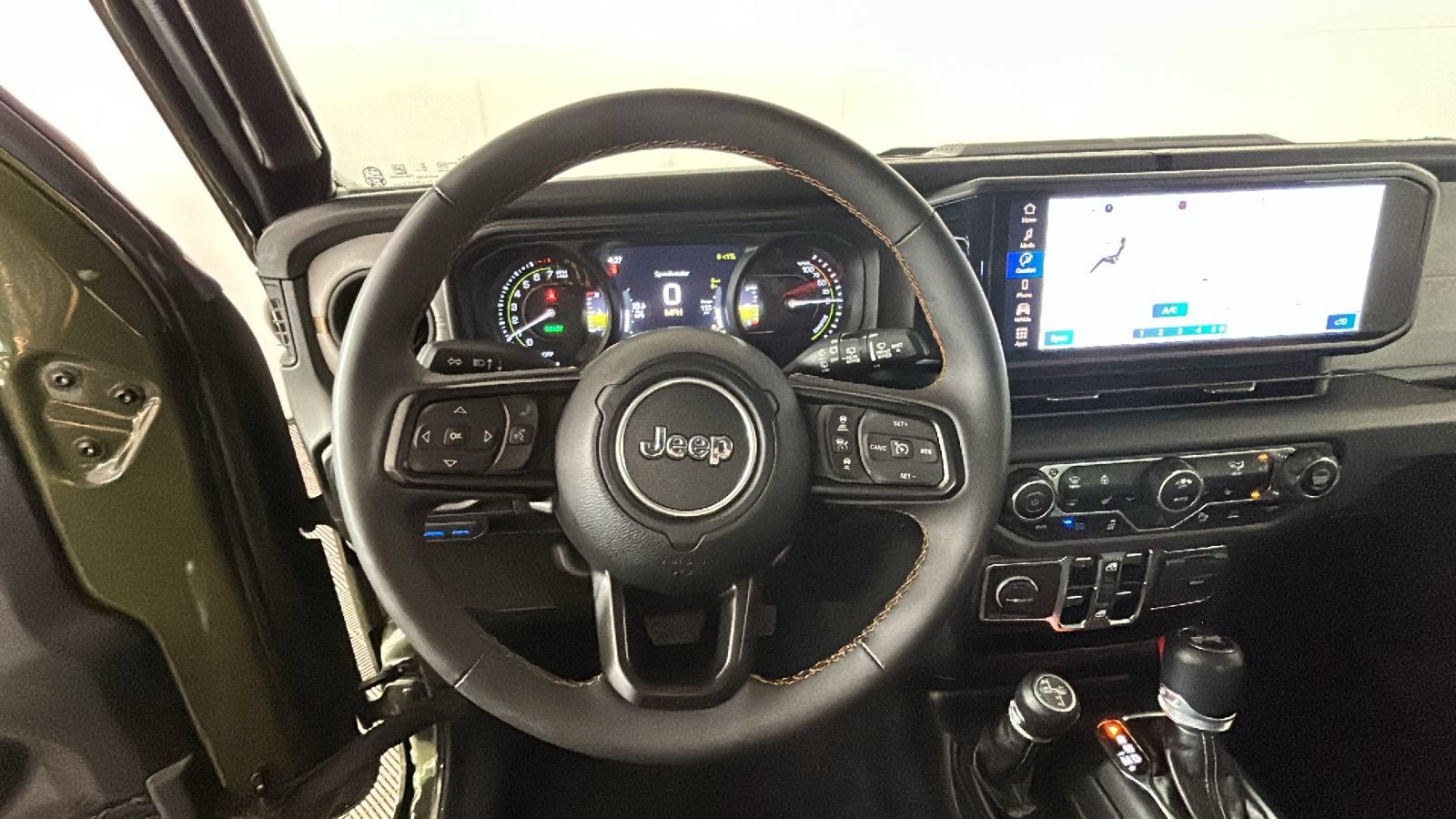 Used 2024 Jeep Wrangler Unlimited w/ Convenience Group AWD/4WD image 16