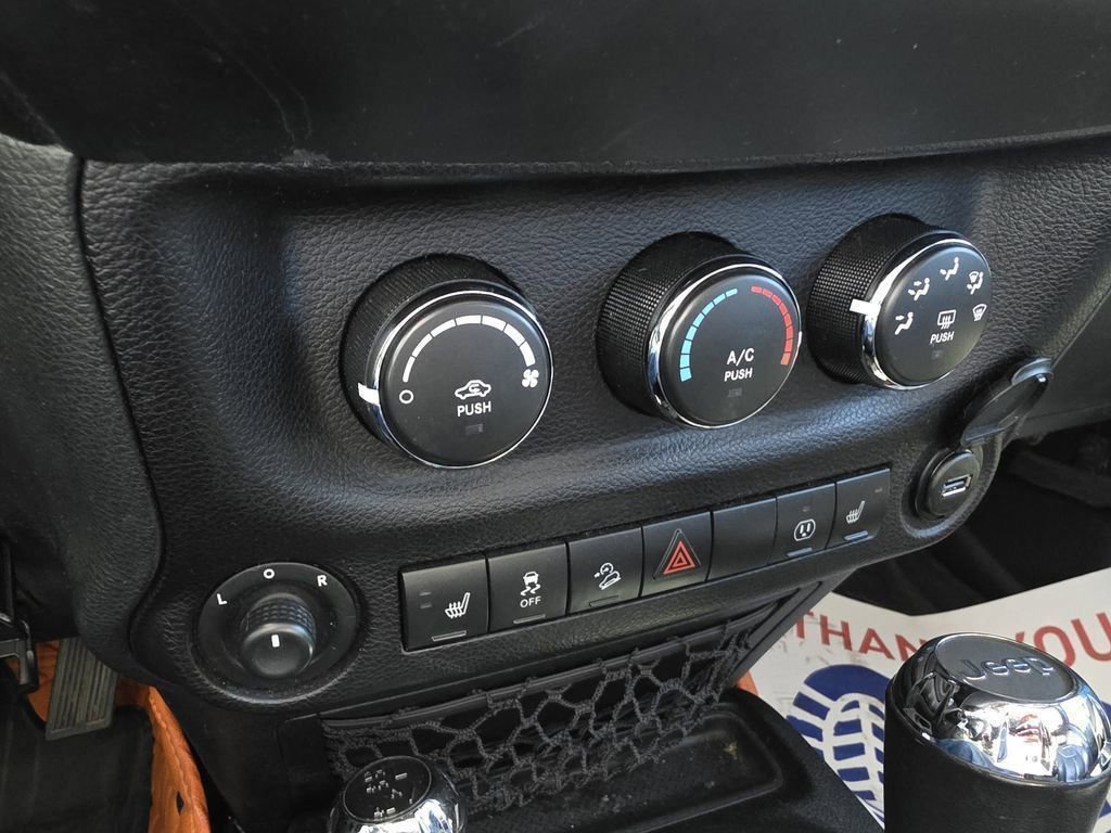 Used 2017 Jeep Wrangler Rubicon w/ Power Convenience Group image 21