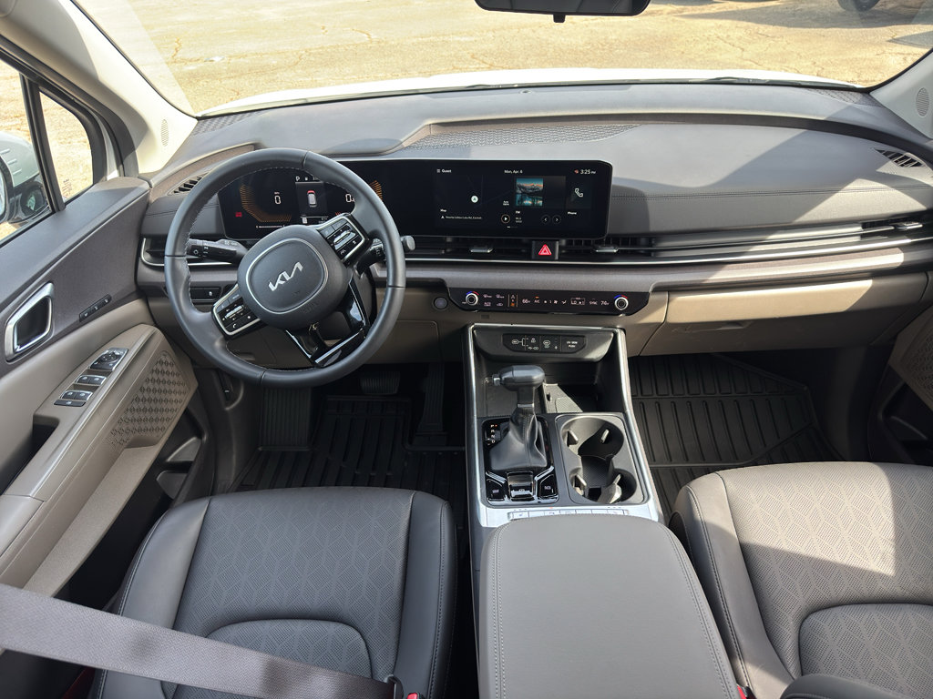 Used 2026 Kia Carnival EX image 11