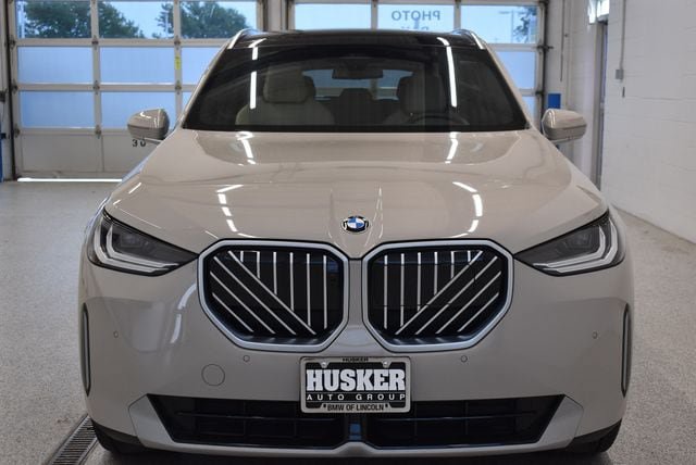 Used 2025 BMW X3 xDrive30i w/ Premium Package AWD/4WD image 3