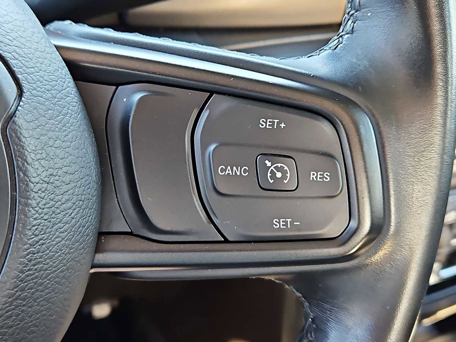 Used 2022 Jeep Gladiator Sport image 23