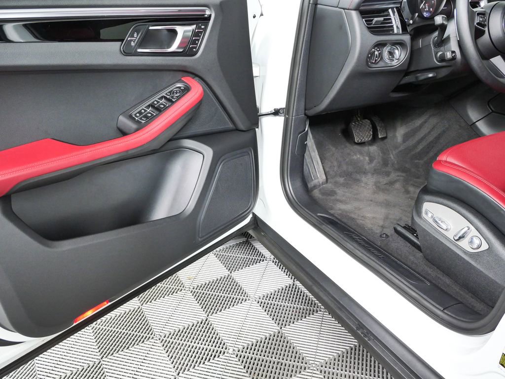 Used 2023 Porsche Macan AWD/4WD image 7