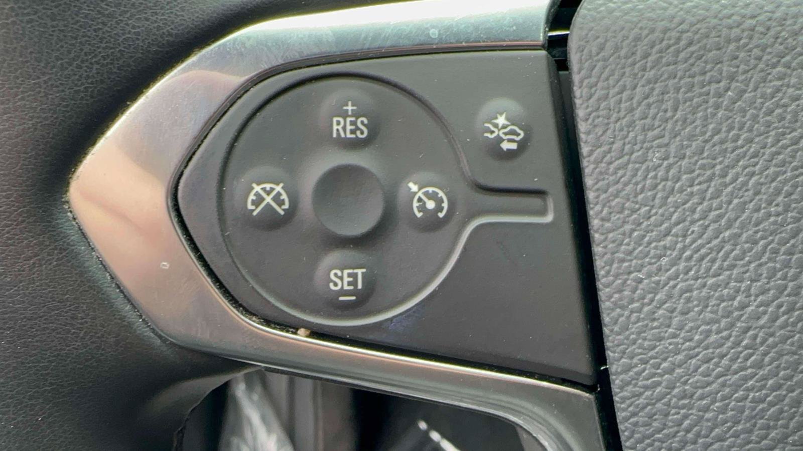 Used 2023 Chevrolet Traverse LT w/ Midnight/Sport Edition AWD/4WD image 14